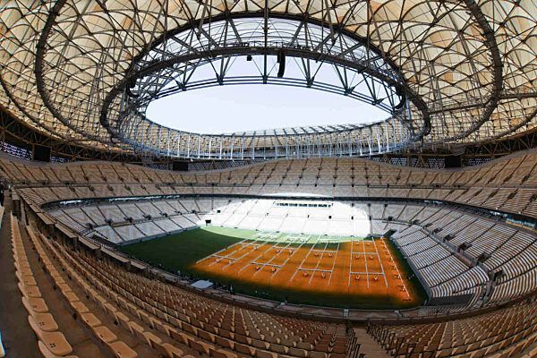 Die Aufnahme zeigt die Innenansicht vom Stadion „Lusail Iconic Stadium“ in Lusail bei Doha.