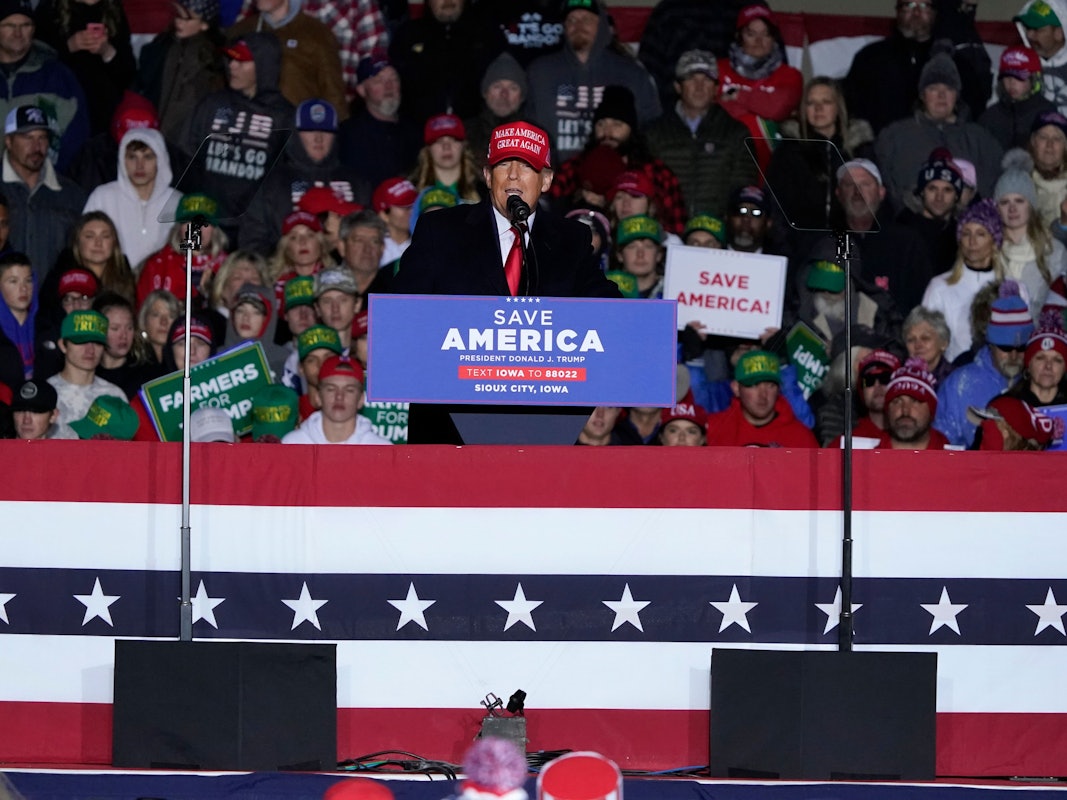 Donald Trump, ehemaliger Präsident der USA, spricht während einer Kundgebung in Sioux City, Iowa.