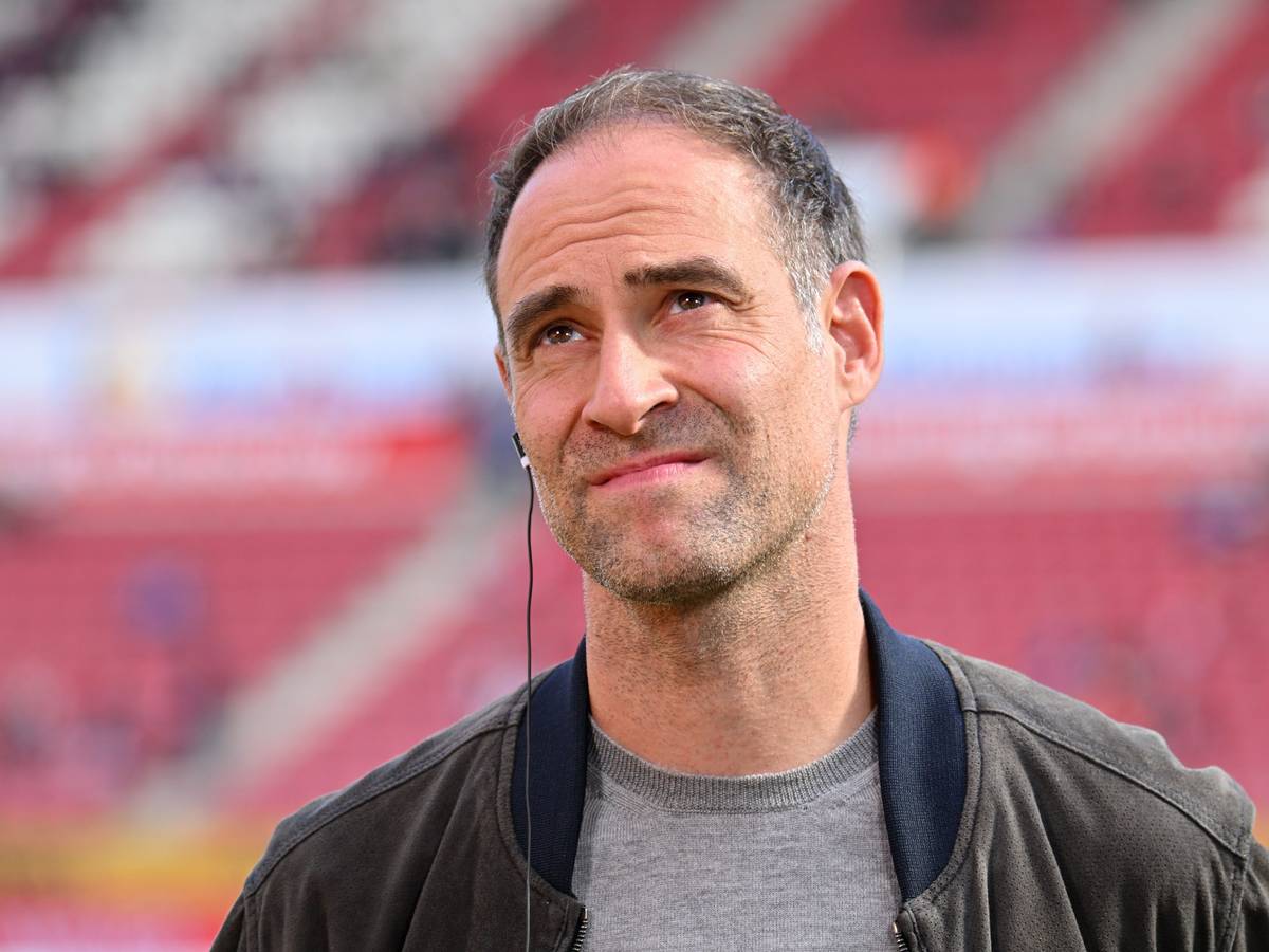 Oliver Mintzlaff vor einem Spiel von RB Leipzig beim TV-Interview