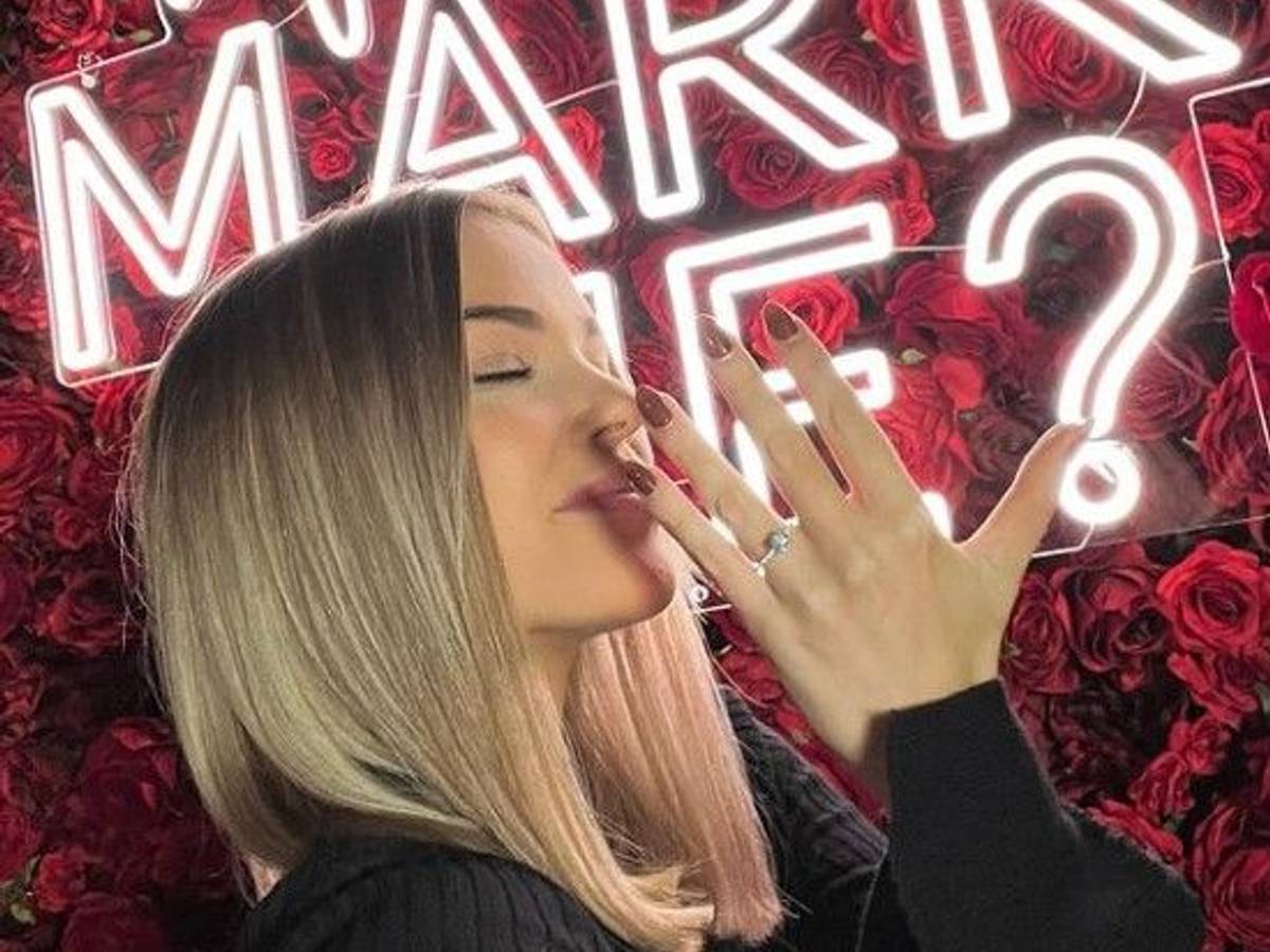 Laura Maria Rypa, hier auf einem Instagram-Selfie vom 31. Oktober, ist frisch mit Popsänger Pietro Lombardi verlobt. Zusammen erwarten die beiden ein Kind.
