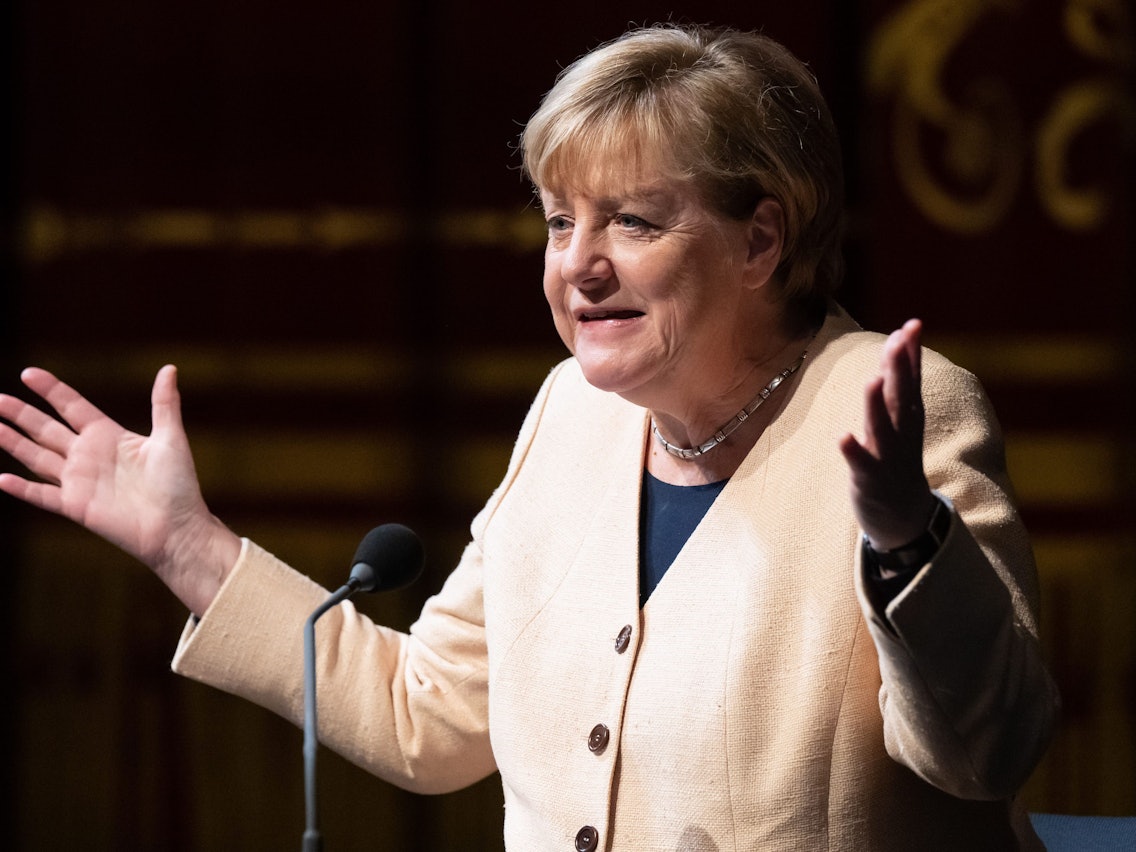 Angela Merkel (CDU, frühere Bundeskanzlerin, nimmt an einem Festakt zum 77-jährigen Bestehen der Süddeutschen Zeitung im Gärtnerplatztheater teil.