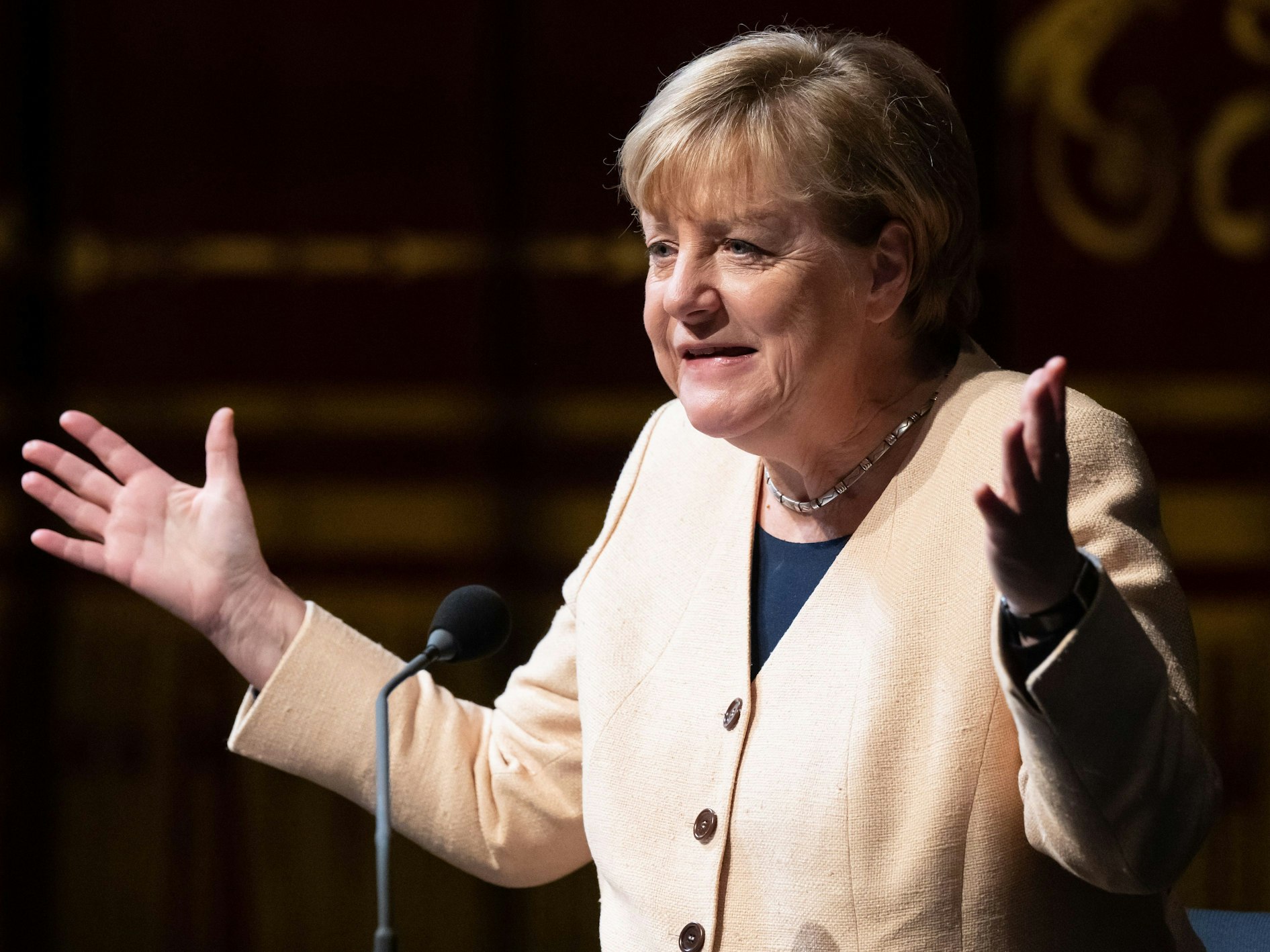 Angela Merkel (CDU, frühere Bundeskanzlerin, nimmt an einem Festakt zum 77-jährigen Bestehen der Süddeutschen Zeitung im Gärtnerplatztheater teil.