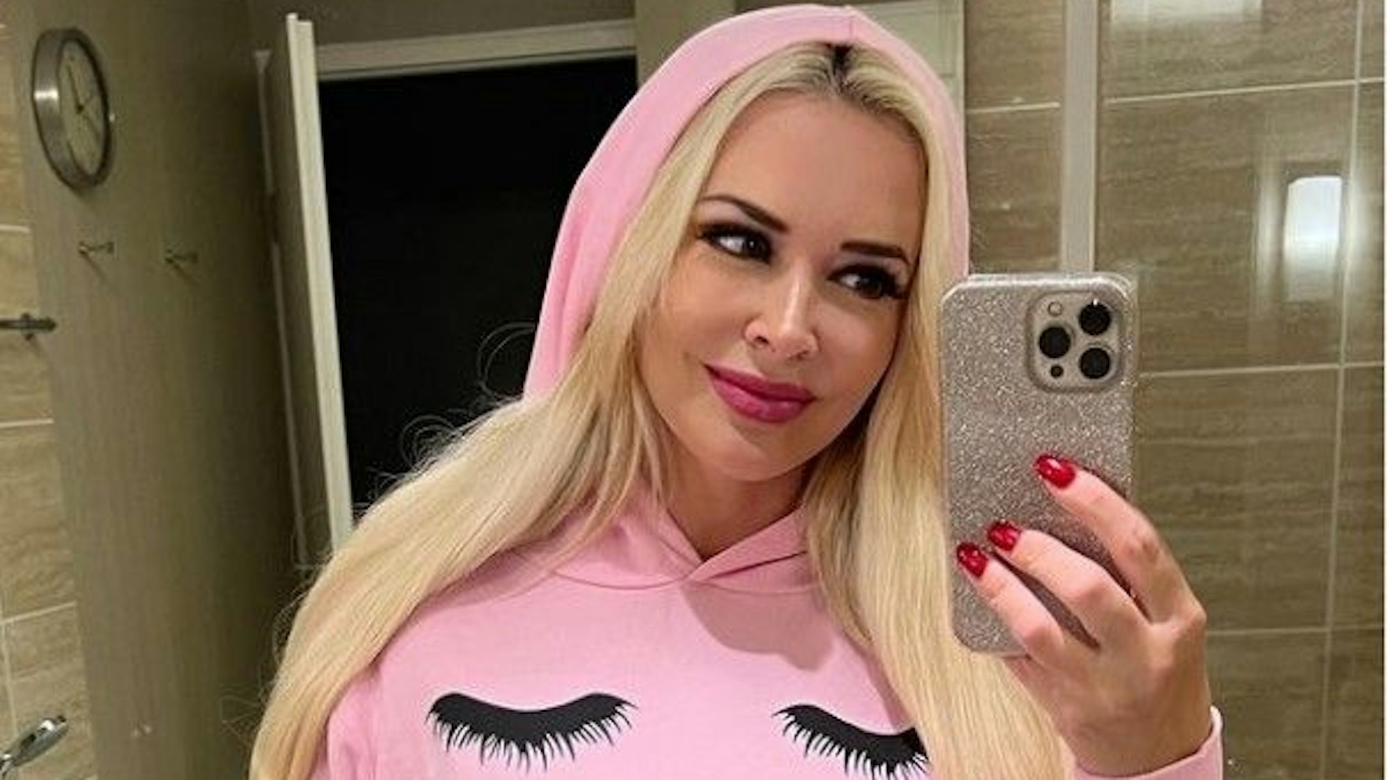 Daniela Katzenberger, hier auf einem Instagram-Selfie vom 28. September, weiß, wie sie für einen Wow-Moment sorgt.