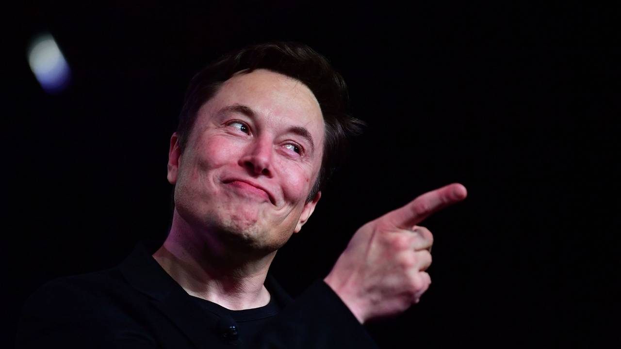 Elon Musk hat nach der Übernahme von Twitter Werbekunden gedroht. Das Foto zeigt den Tech-Milliardär bei einer Tesla-Präsentation in Kalifornien im März 2019.