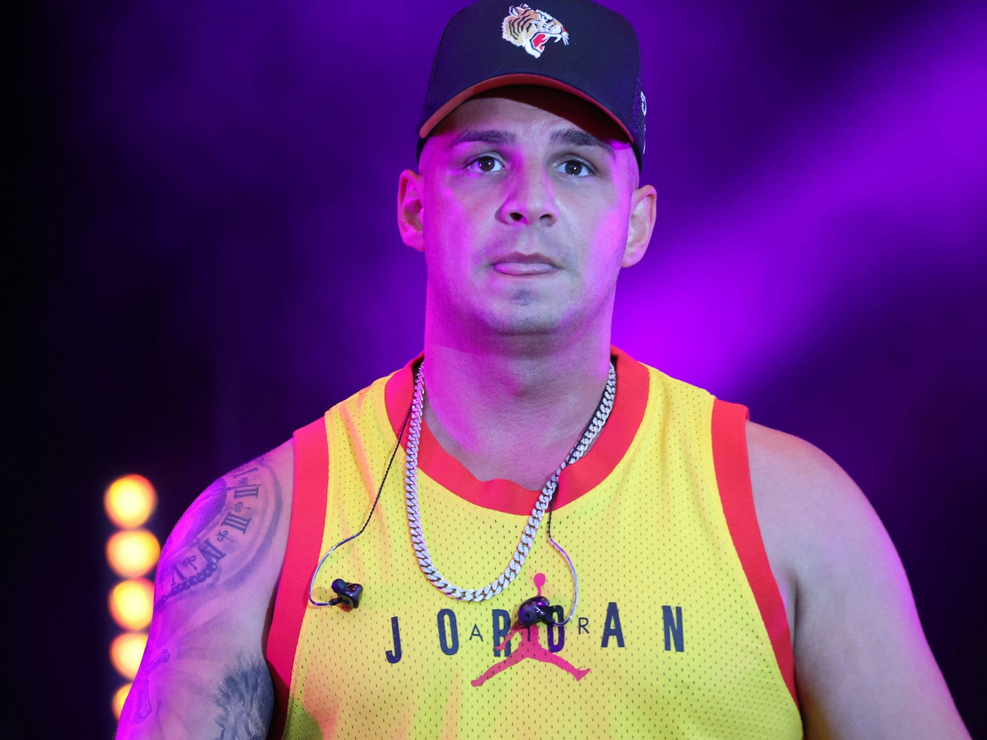 Der deutsche Sänger Pietro Lombardi tritt bei einem Sommer Open Air im Steigerwaldstadion auf.