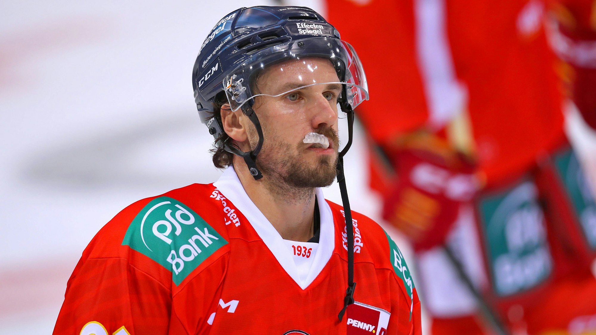 Eishockey-Profi Brendan O'Donnell im Trikot der DEG.