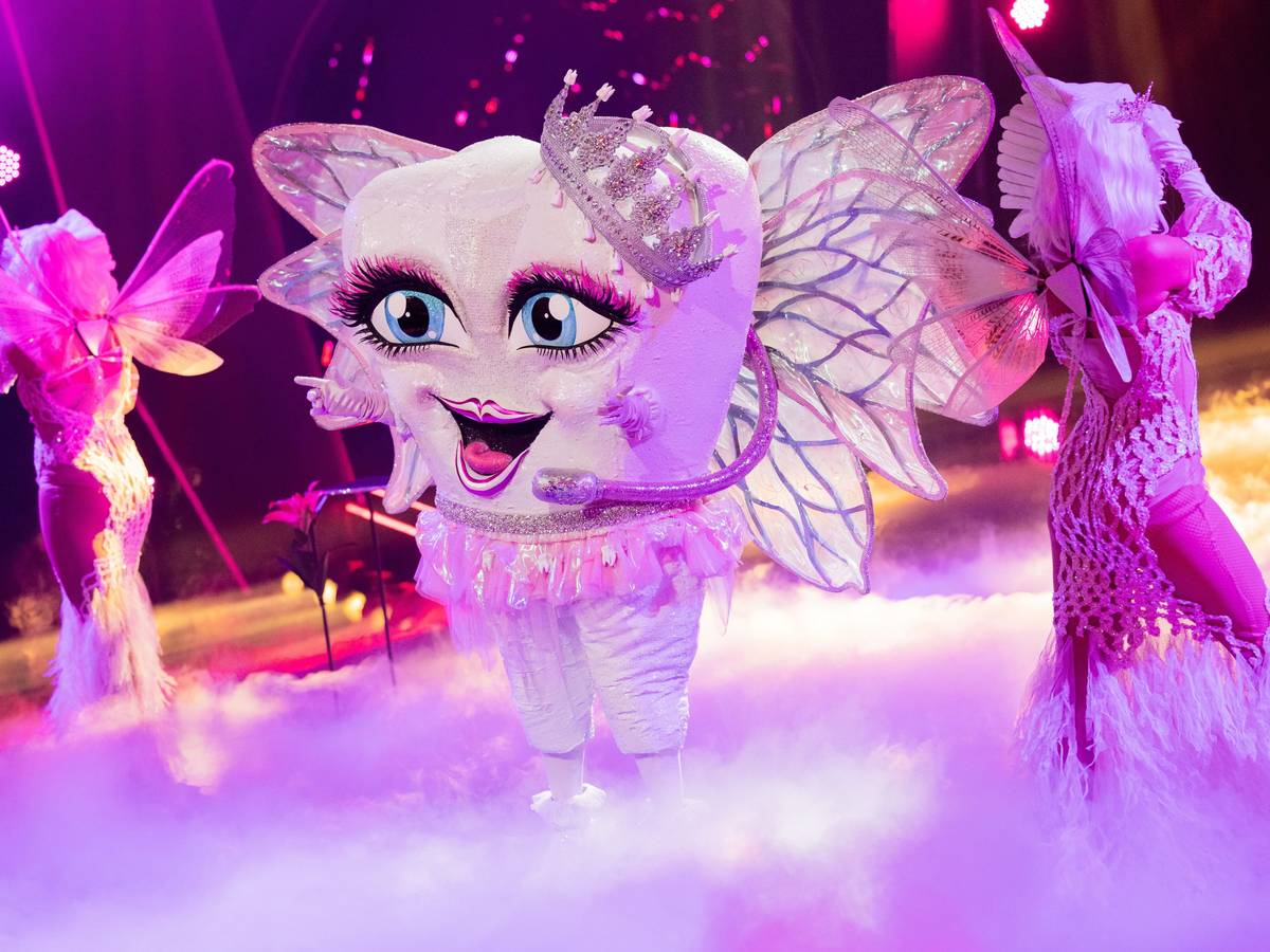 Die „Zahnfee“ steht im großen Finale von „The Masked Singer“ auf der Bühne.