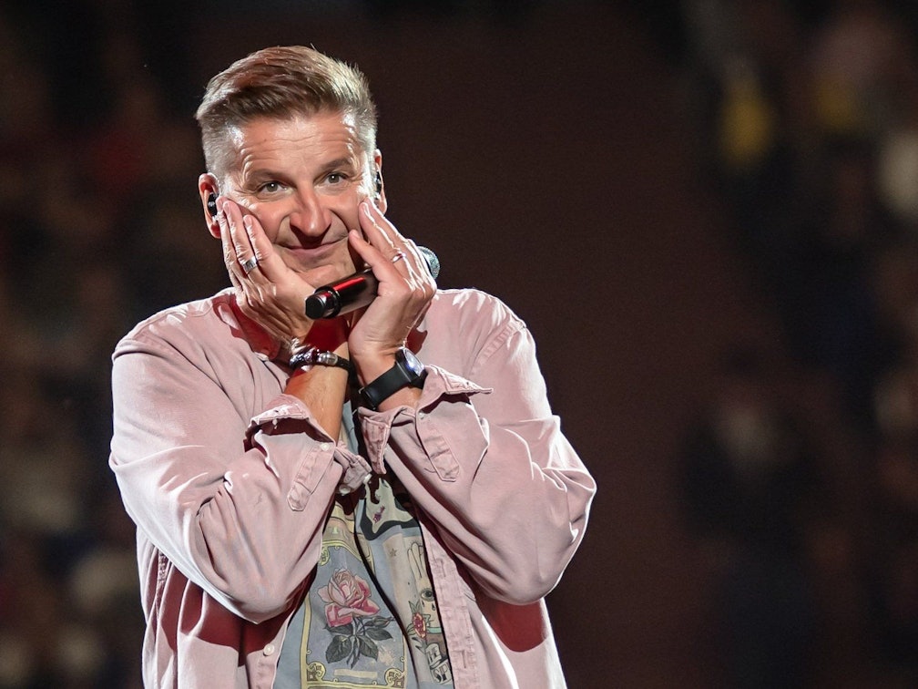 Hartmut Engler, Sänger der Band Pur, beim Konzert «PUR and Friends 2022» in der Veltins Arena.