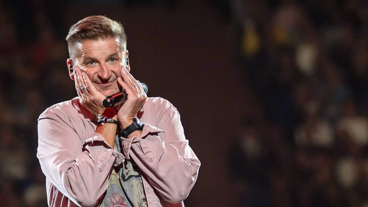 Hartmut Engler, Sänger der Band Pur, beim Konzert «PUR and Friends 2022» in der Veltins Arena.