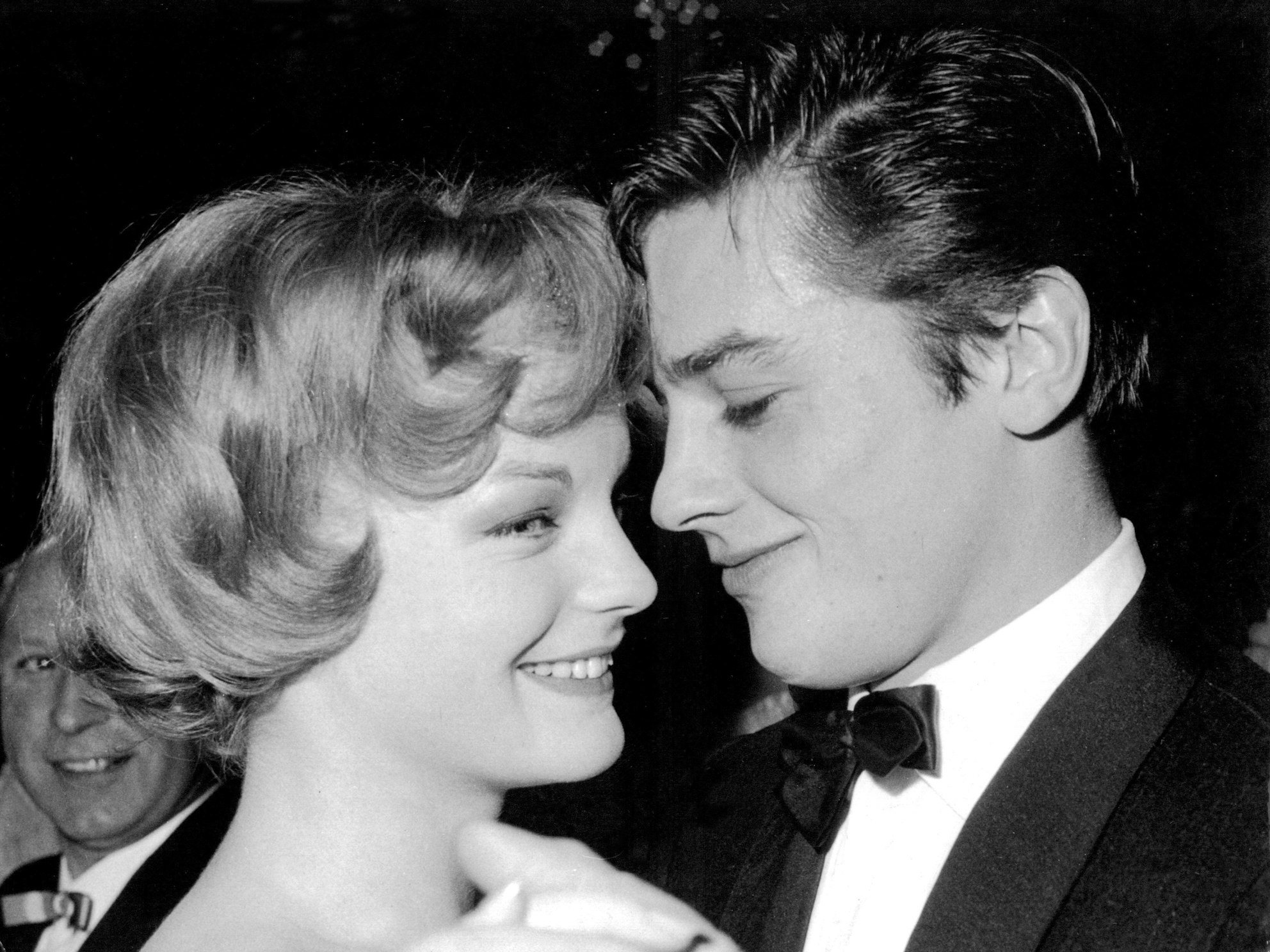 Romy Schneider tanzt mit Alain Delon auf dem Filmball in München.