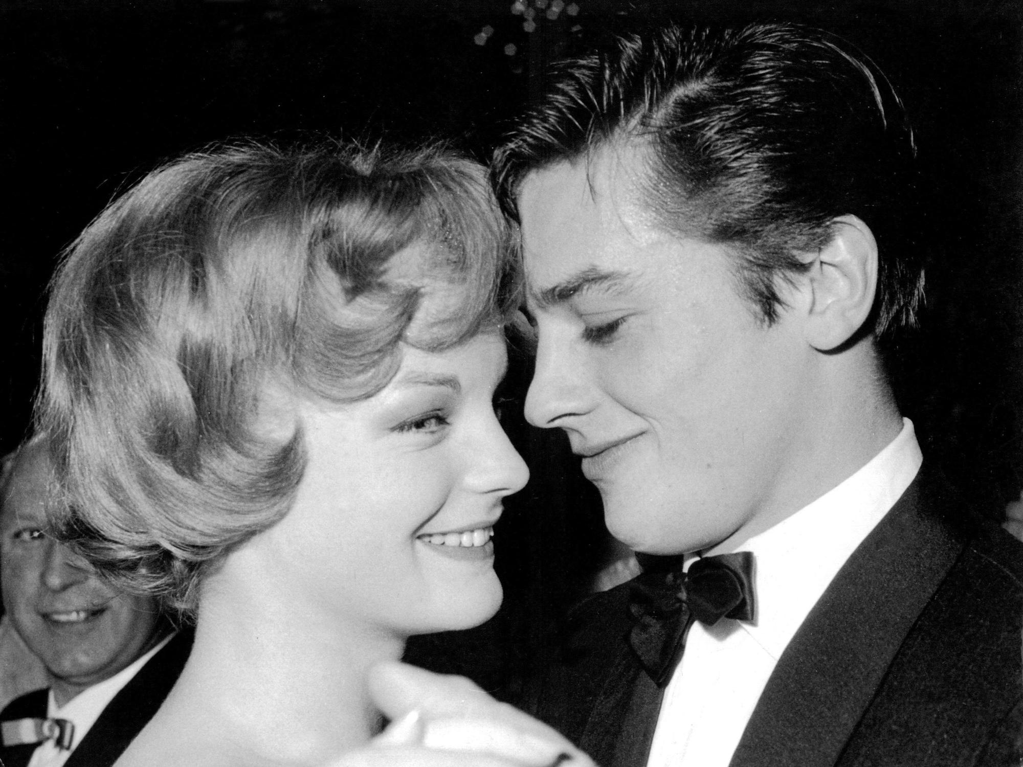 Romy Schneider tanzt mit Alain Delon auf dem Filmball in München.