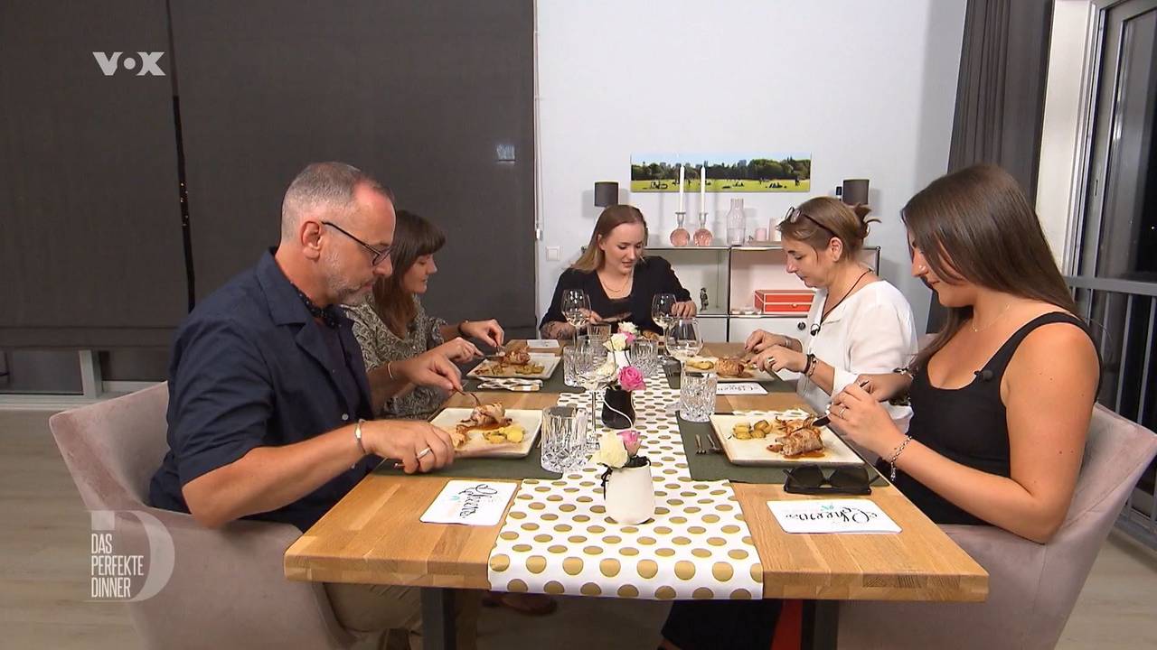 Zum „Das perfekte Dinner“-Auftakt in Amsterdam: Lena (24) und ihre Gäste.