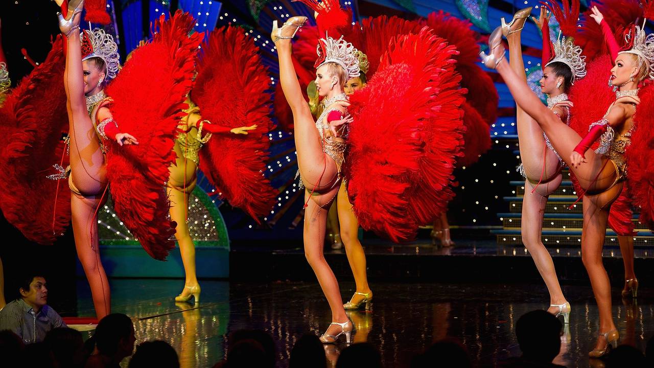 Doriss-Girls mit Tänzerin Morgan Kenny (Mitte) 2011 im Moulin Rouge.