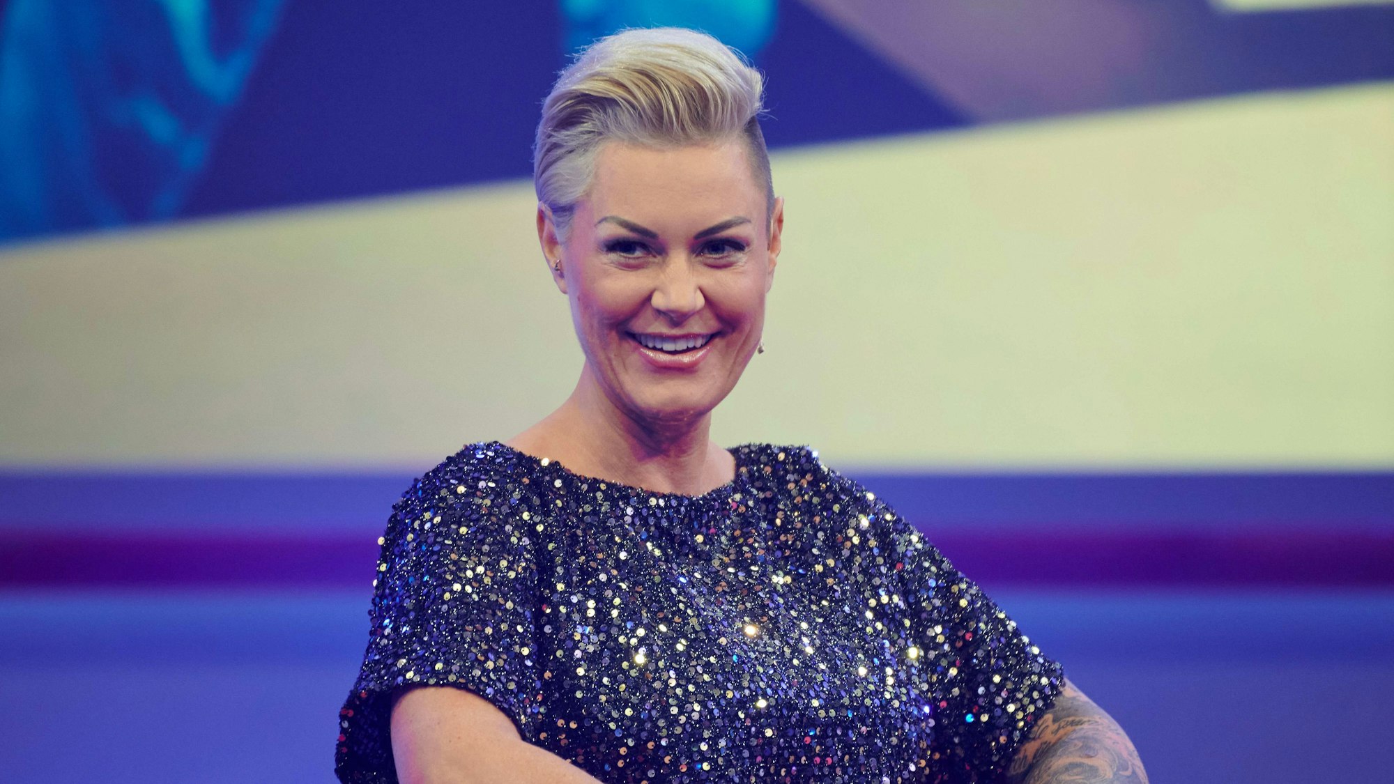 „Doc Caro“, hier 2020 bei RTL: Dr. Carola Holzner übt auf Instagram scharfe Kritik über den Corona-Pflegebonus. Viele Beschäftigte gehen leer aus.