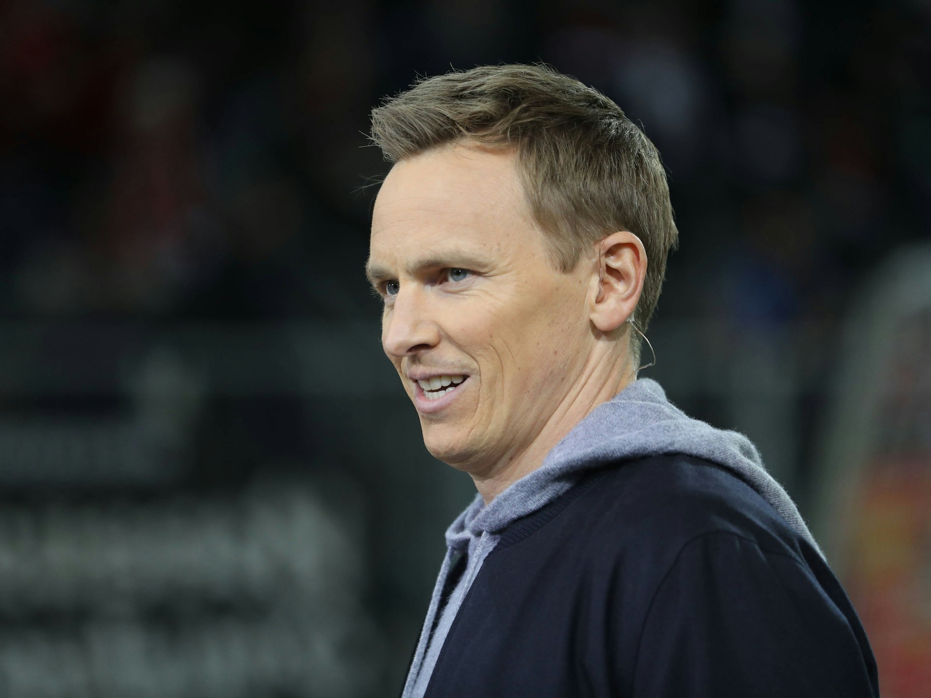 Jochen Breyer am Spielfdeldrand.