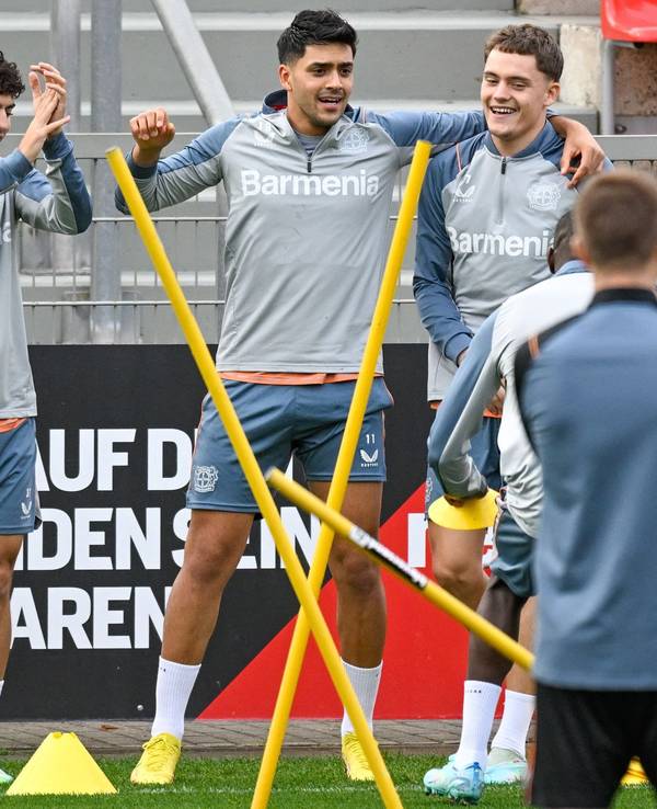 Ayman Azhil, Nadiem Amiri und Florian Wirtz trainieren bei Bayer Leverkusen.