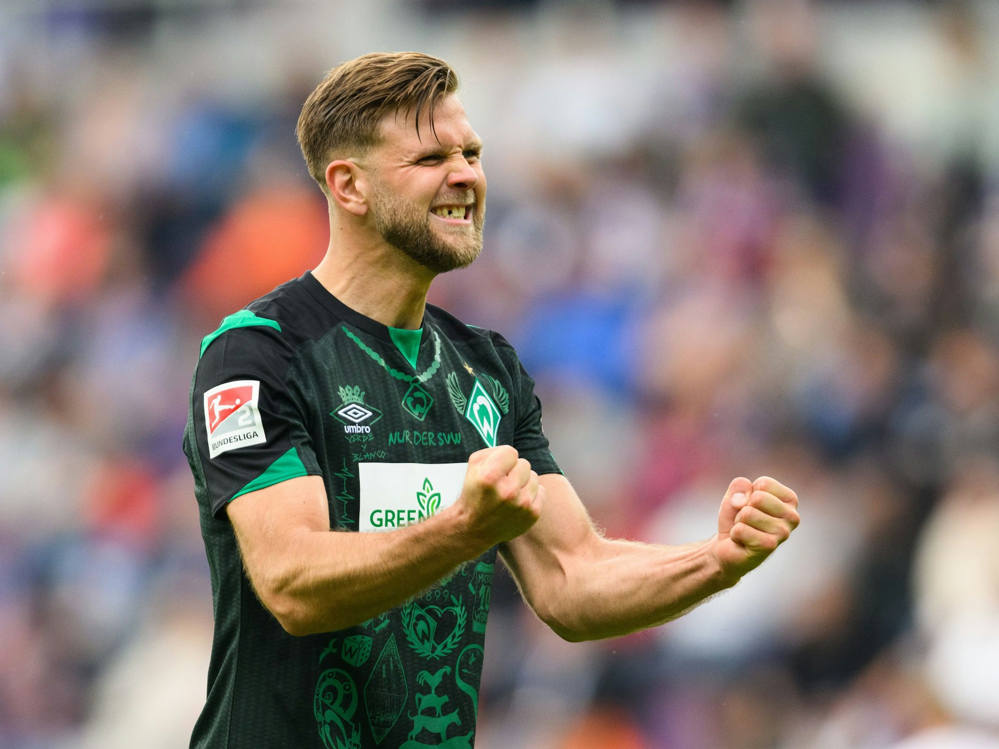 Bremens Niclas Füllkrug jubelt nach seinem Tor im Pokalspiel bei Erzgebirge Aue.