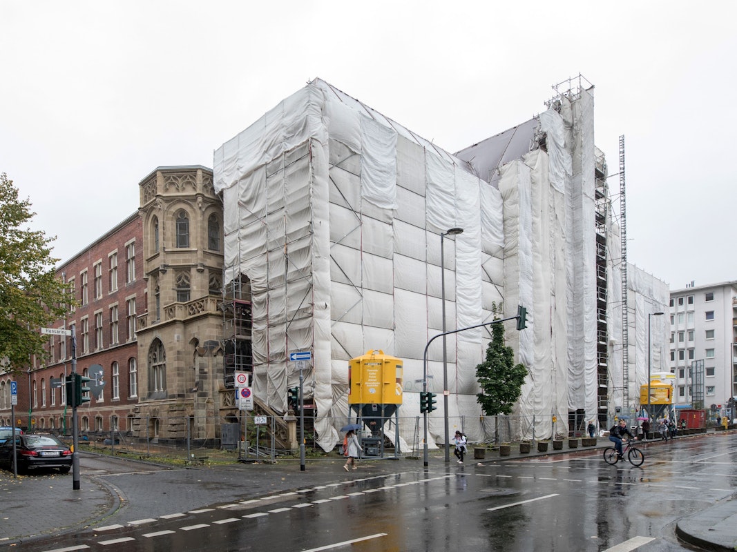 Außenaufnahme des Hansa-Gymnasiums.
Die Bauarbeiten verzögern sich weiter.
