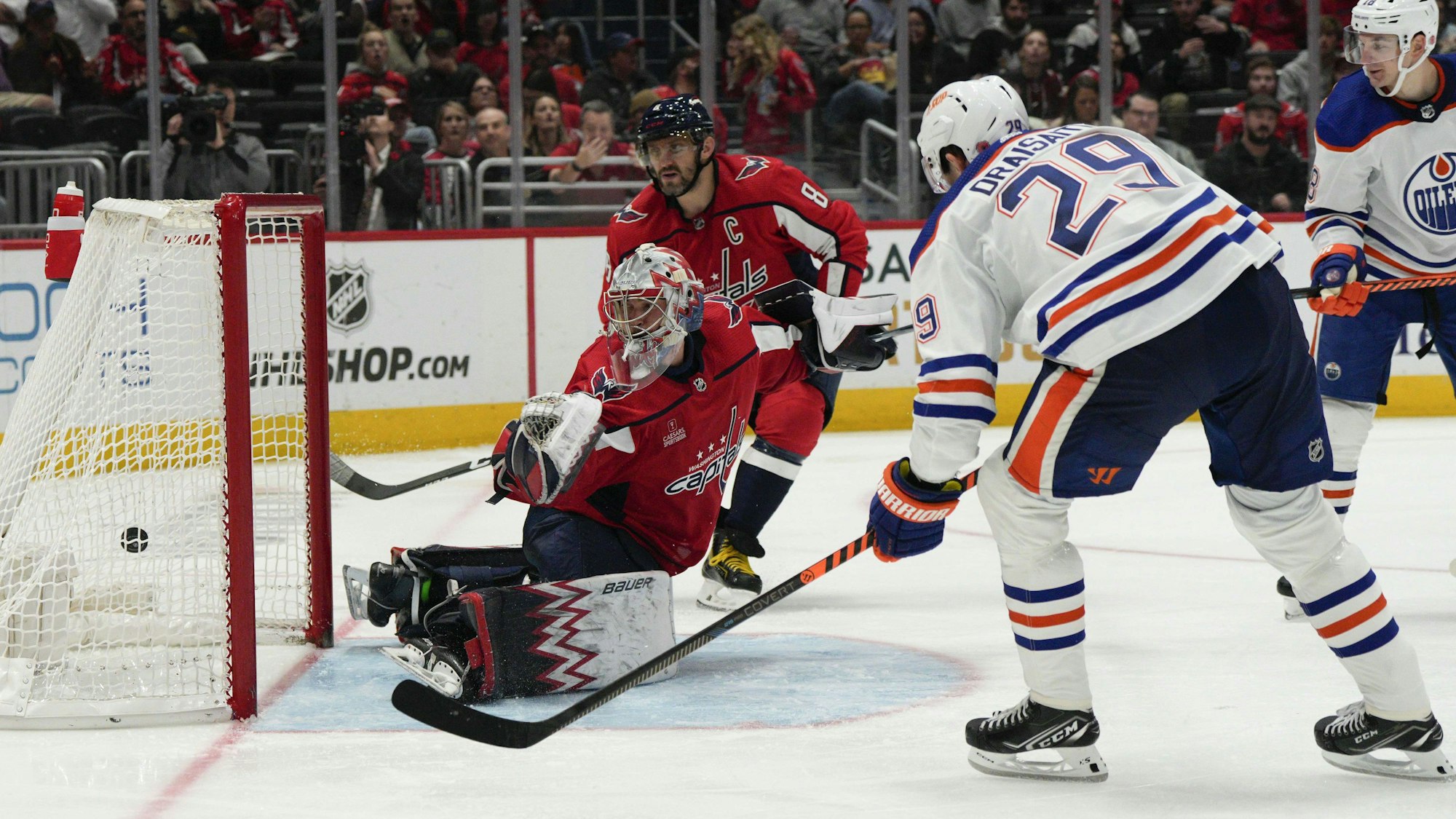Leon Draisaitl erzielt einen Treffer in der NHL.