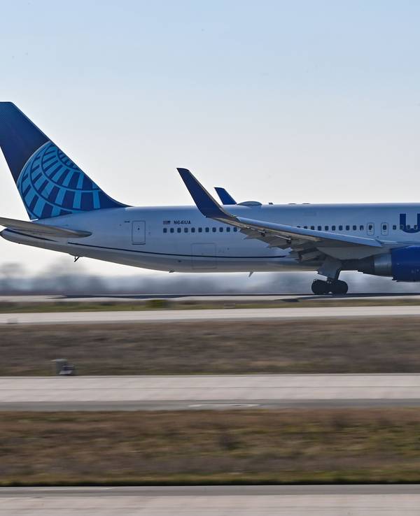 Ein Passagierflugzeug der United Airlines startet.