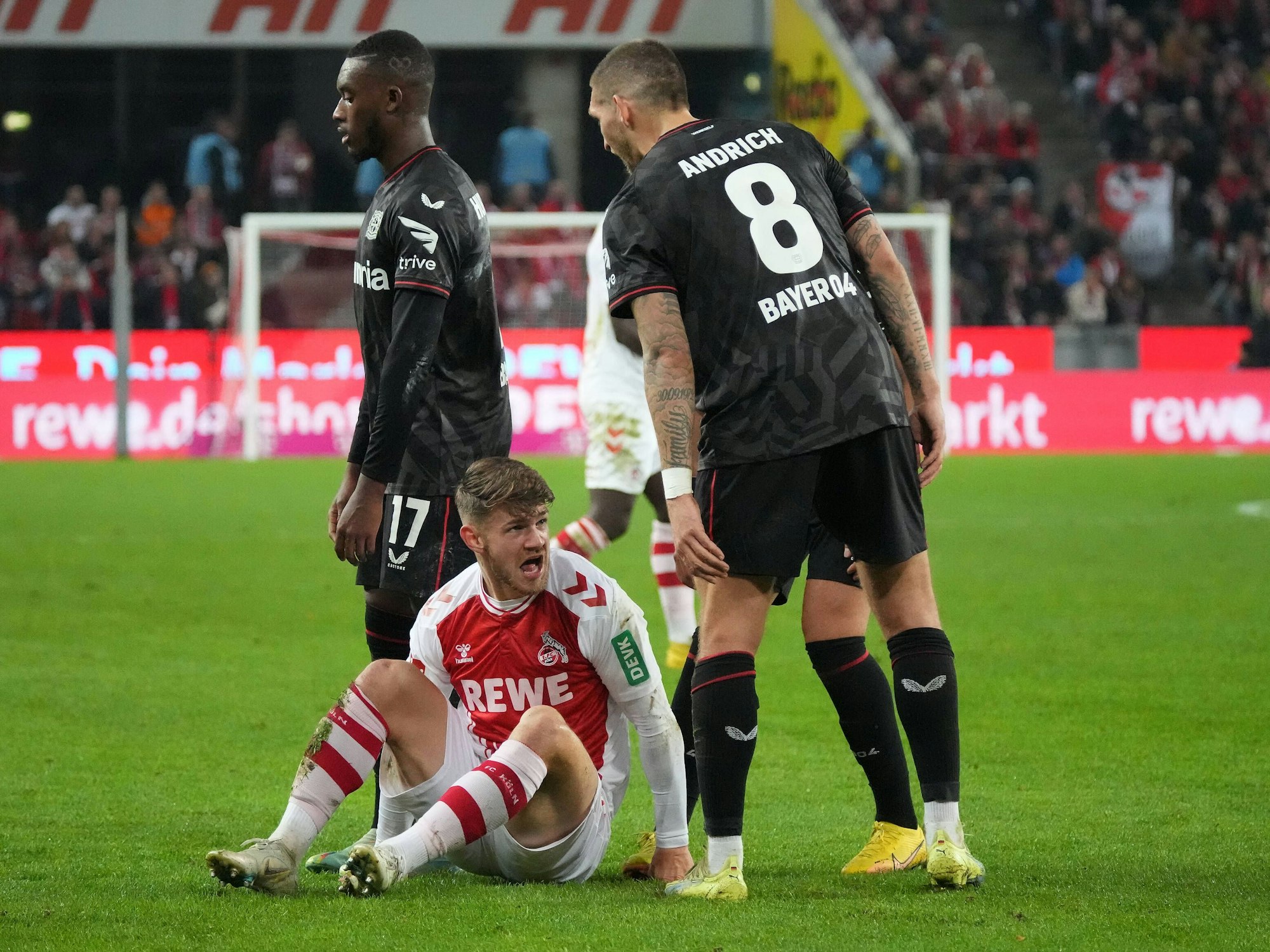 Robert Andrich wütet in Richtung Jan Thielmann.