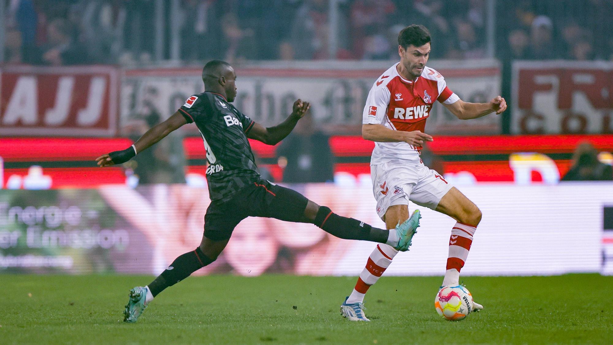 Jonas Hector im Ballbesitz.