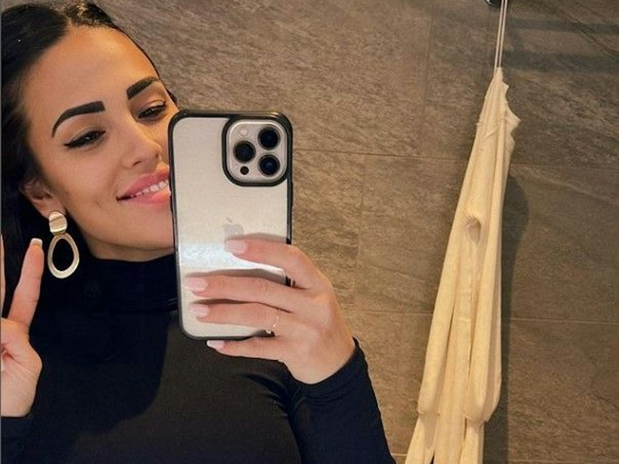 Elena Miras, hier auf einem Instagram-Selfie vom 25. September, geizt nur selten mit ihren Reizen.
