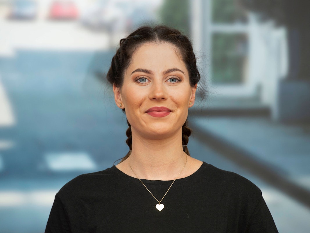 Valea Scalabrino lächelt in die Kamera.