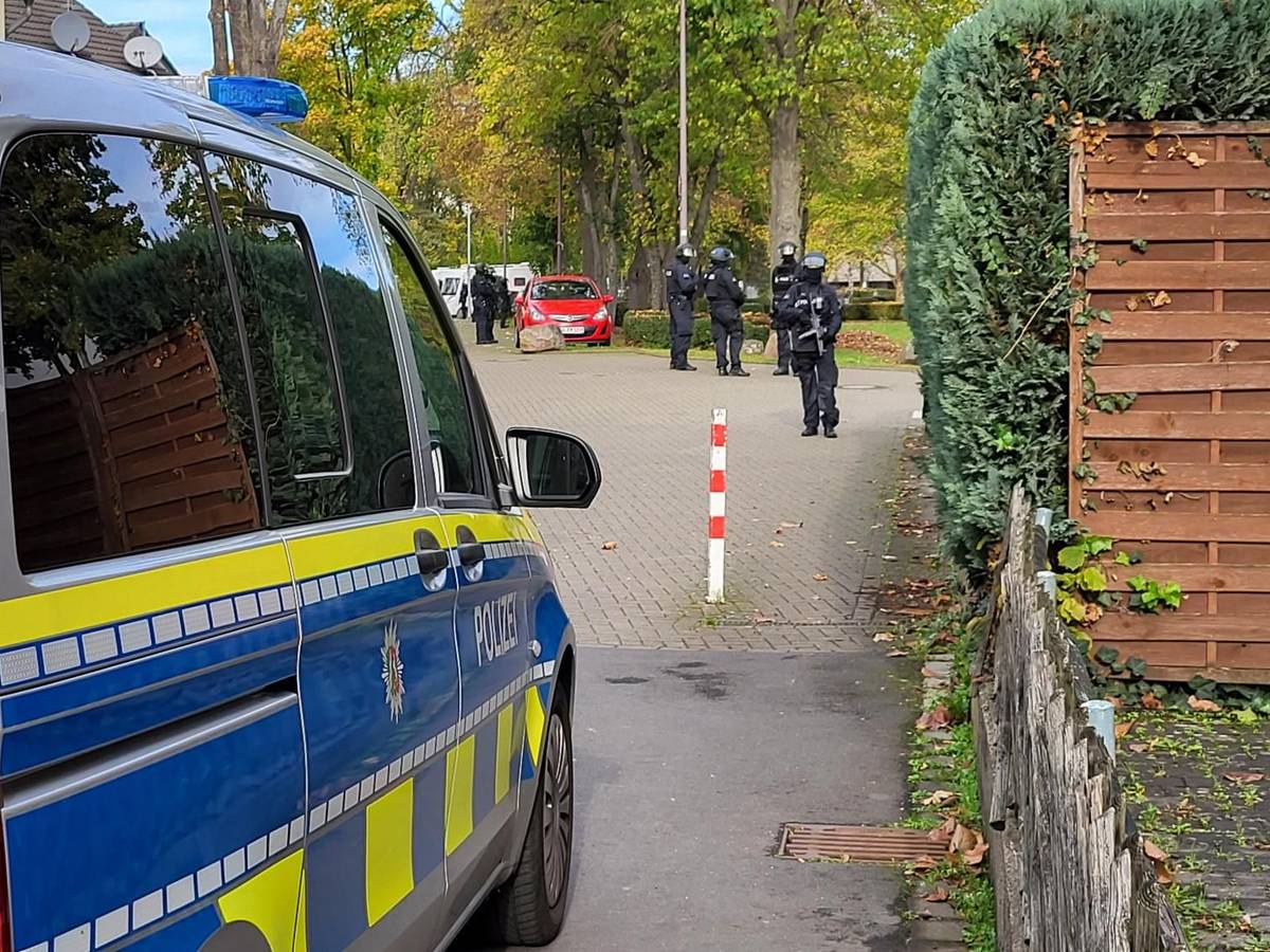 Polizeieinsatz in Siegburg wegen eines Amokalarms.