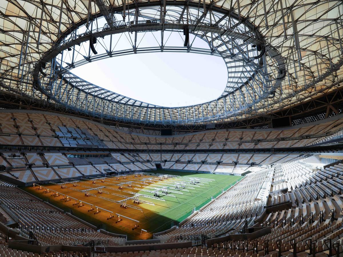 Eine Innenansicht vom Stadion "Lusail Iconic Stadium" in Lusail bei Doha, aufgenommen während eines Medienrundgangs.