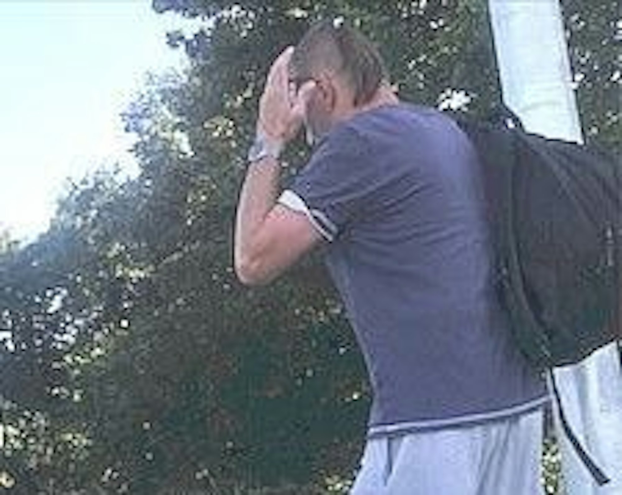 Ein Mann soll sich vor einer Frau samt ihrer Tochter auf einem Rastplatz bei Recklinghausen befriedigt haben.