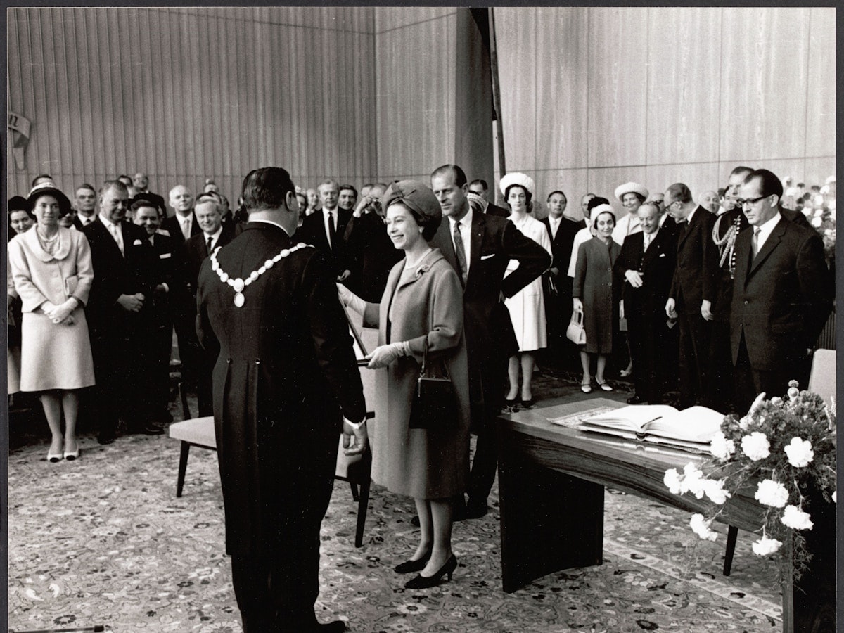 Für die Queen und Prinz Philip rollte Köln 1965 den XXL-Teppich aus.