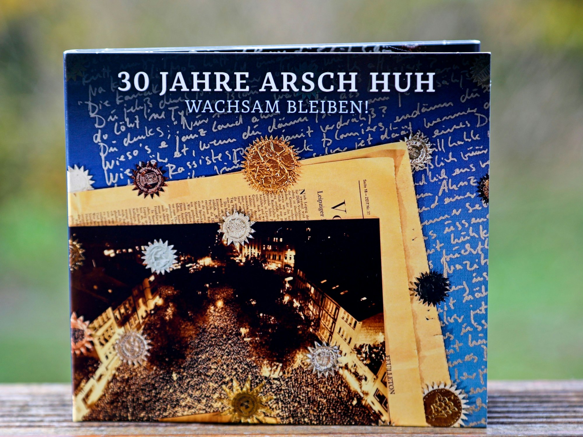 Blick auf das Cover des Albums Wachsam bleiben der AG Arsch huh