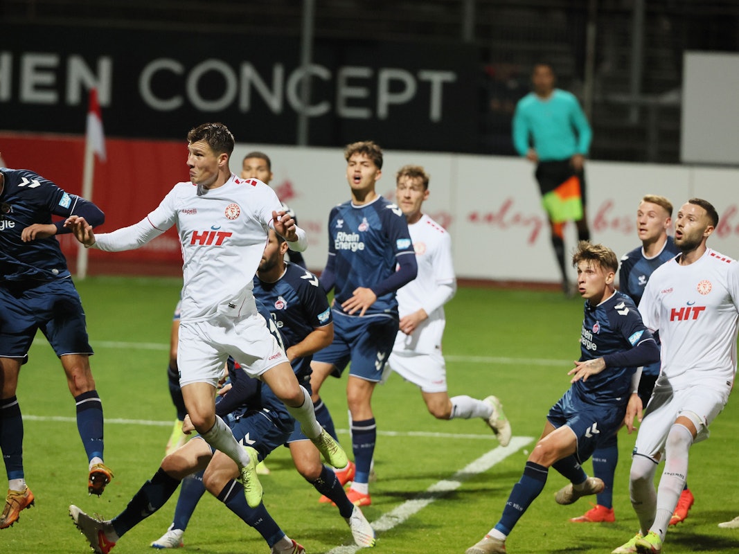 SC Fortuna Köln vs. 1. FC Köln U21, 4.Liga,
vorne: Jonas Scholz (Fortuna), 10.11.2022, Bild: Herbert Bucco