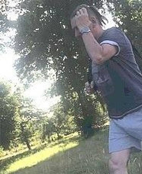 Ein Mann soll sich vor einer Frau samt ihrer Tochter auf einem Rastplatz bei Recklinghausen befriedigt haben.