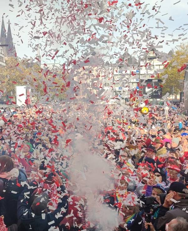 Die Party auf dem Heumarkt um 11.11 Uhr.