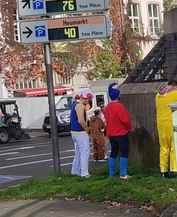 Wildpinkler erleichtern sich in der Innenstadt.