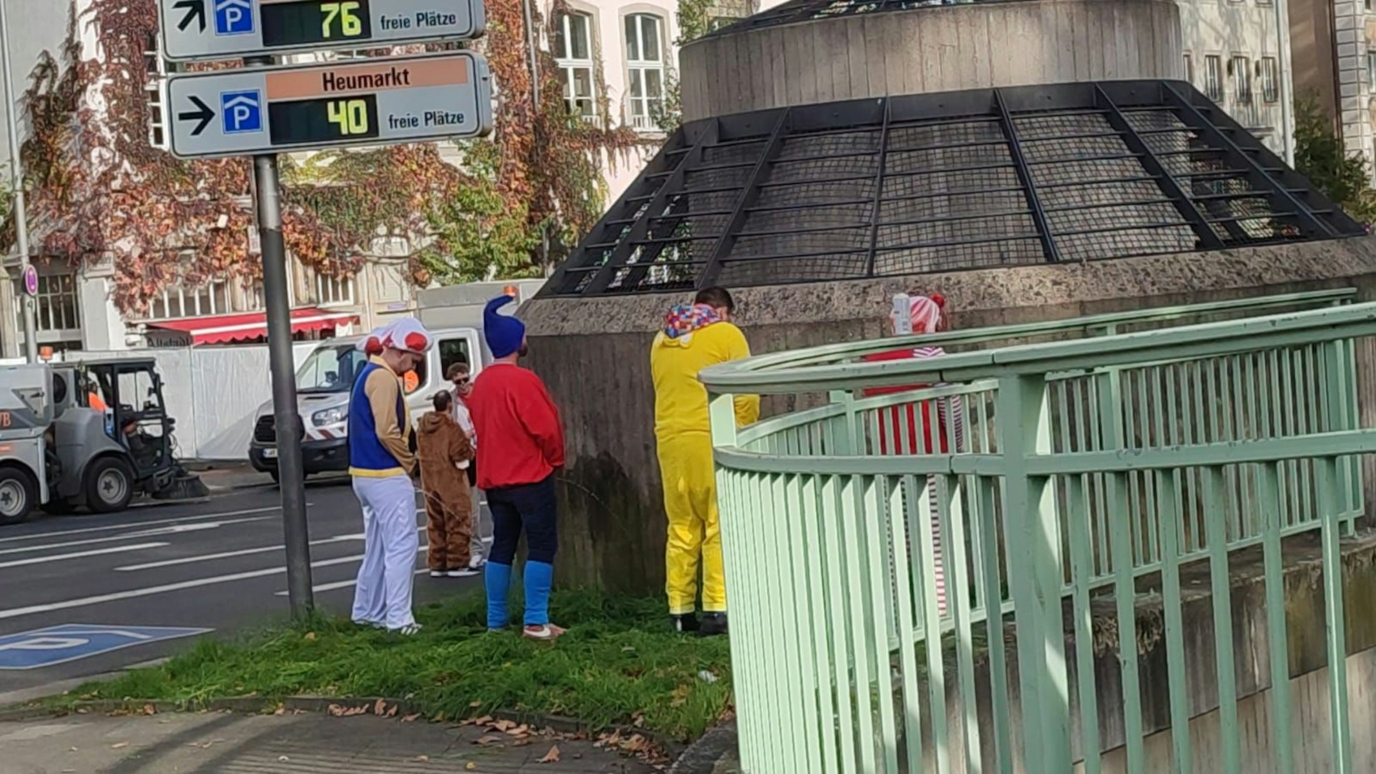 Wildpinkler erleichtern sich in der Innenstadt.
