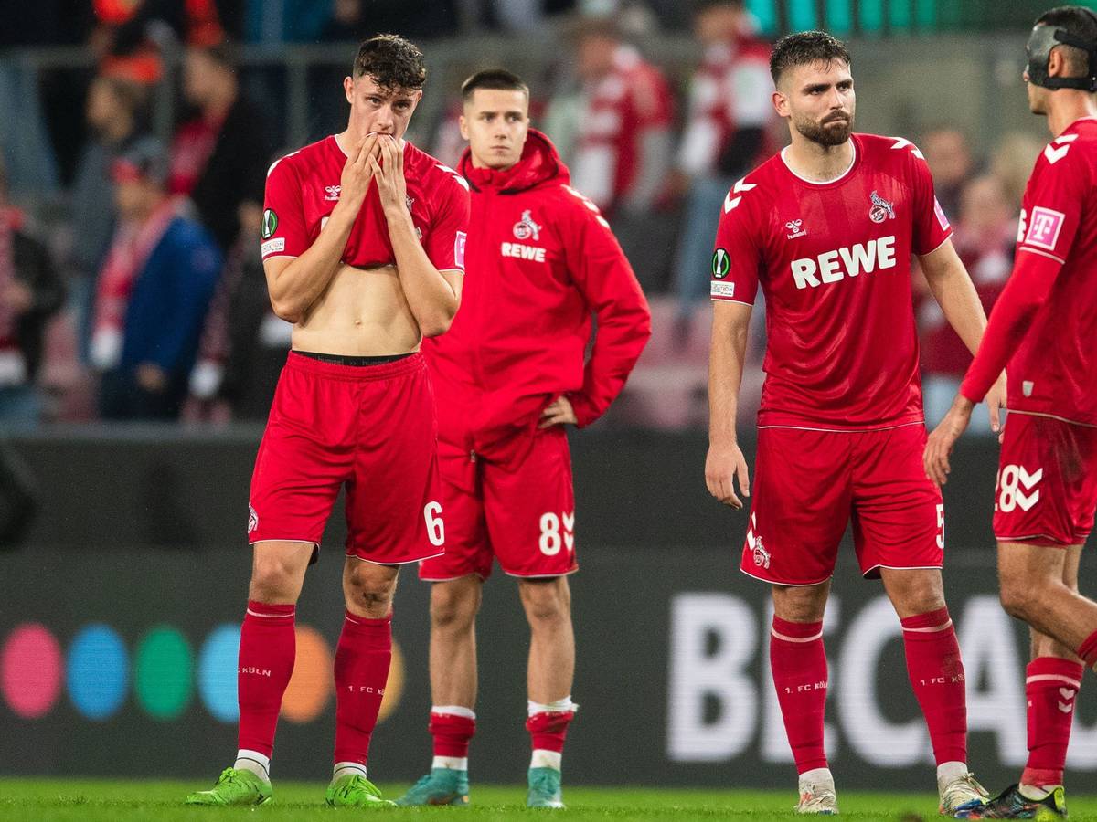 Rhein-Energie-Stadion: Eric Martel (l-r), Denis Huseinbasic, Nikola Soldo und Ellyes Skhiri auf dem Platz.