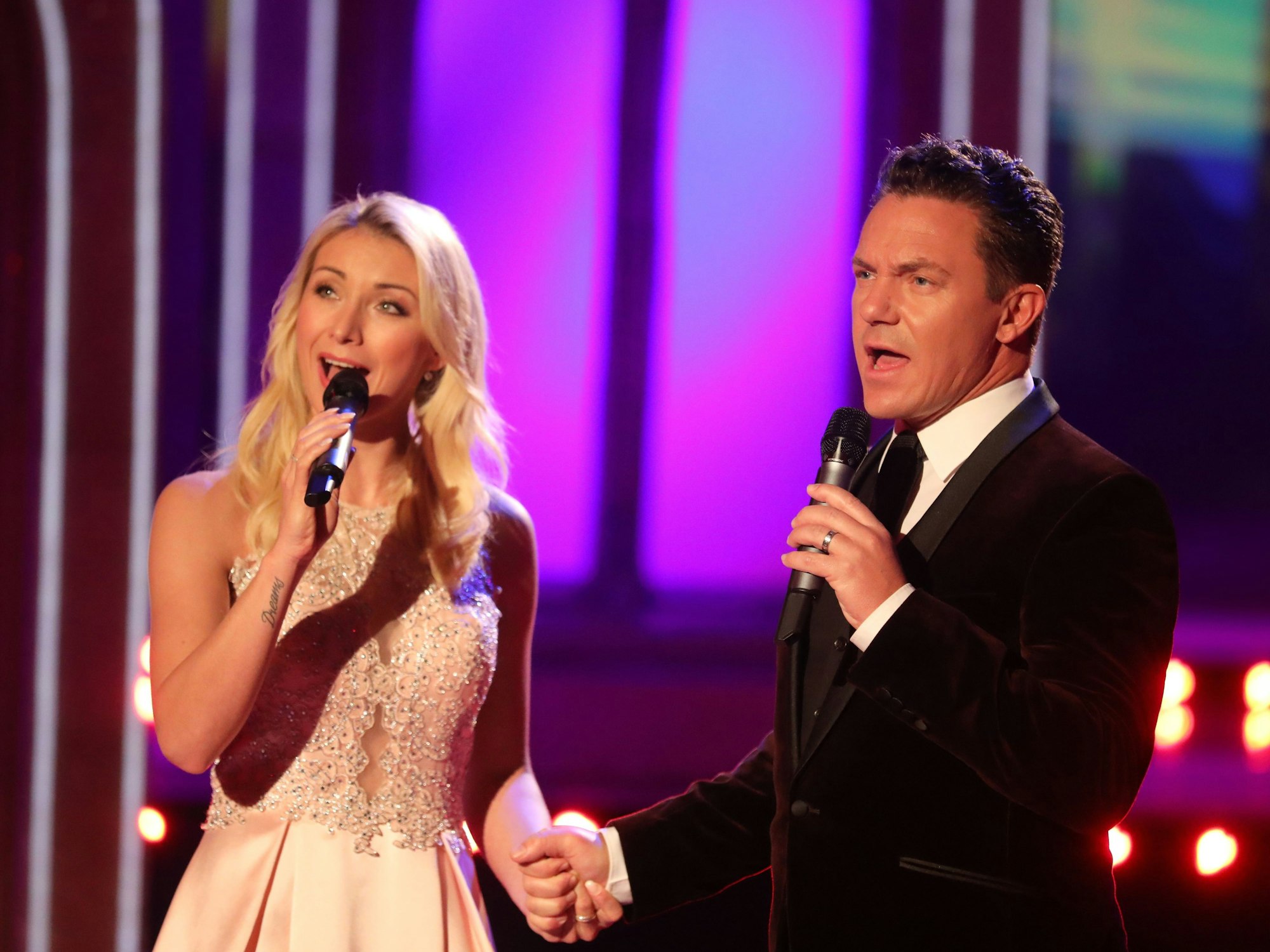 Stefan Mross und Anna-Carina Woitschack (hier 2019) räumen endlich auf mit den Gerüchten um ihre Beziehung.