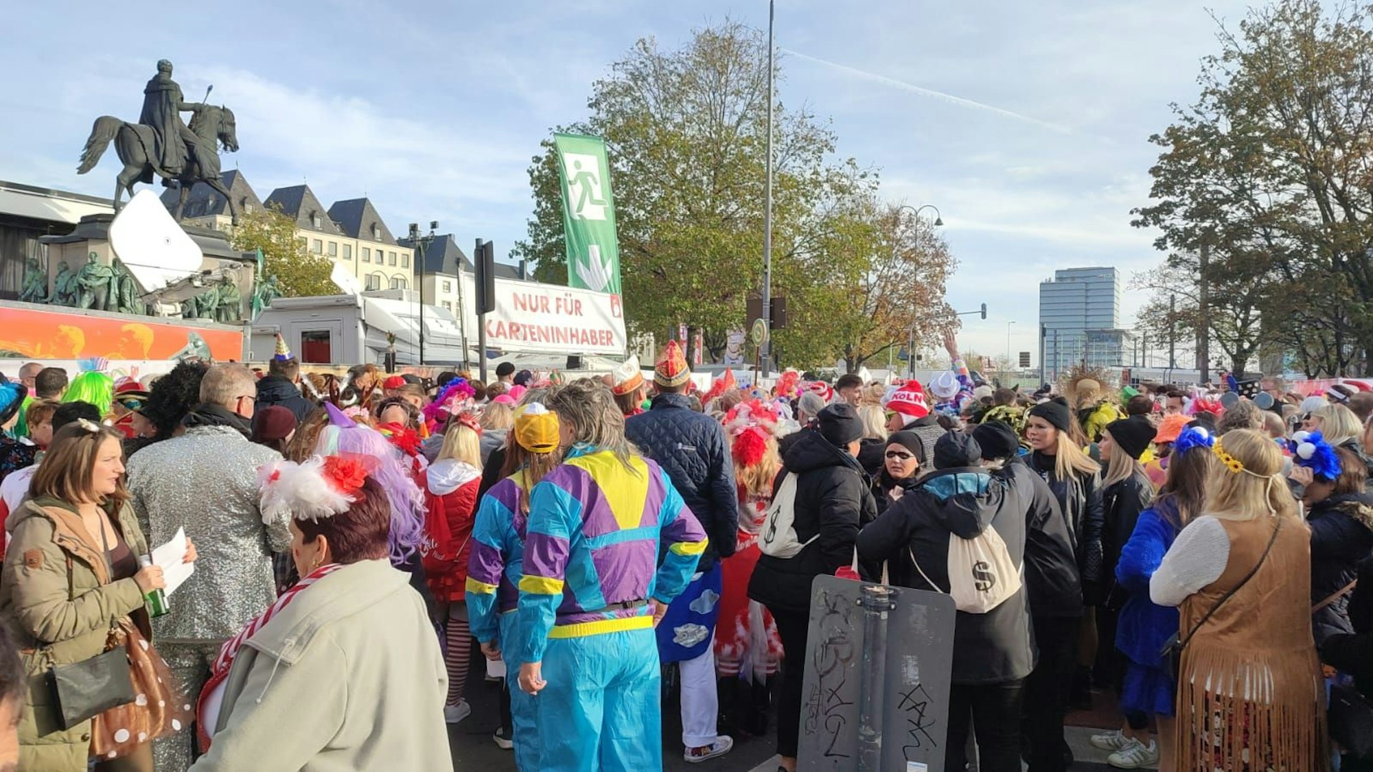Am Eingang zum Heumarkt in Köln staut es sich.