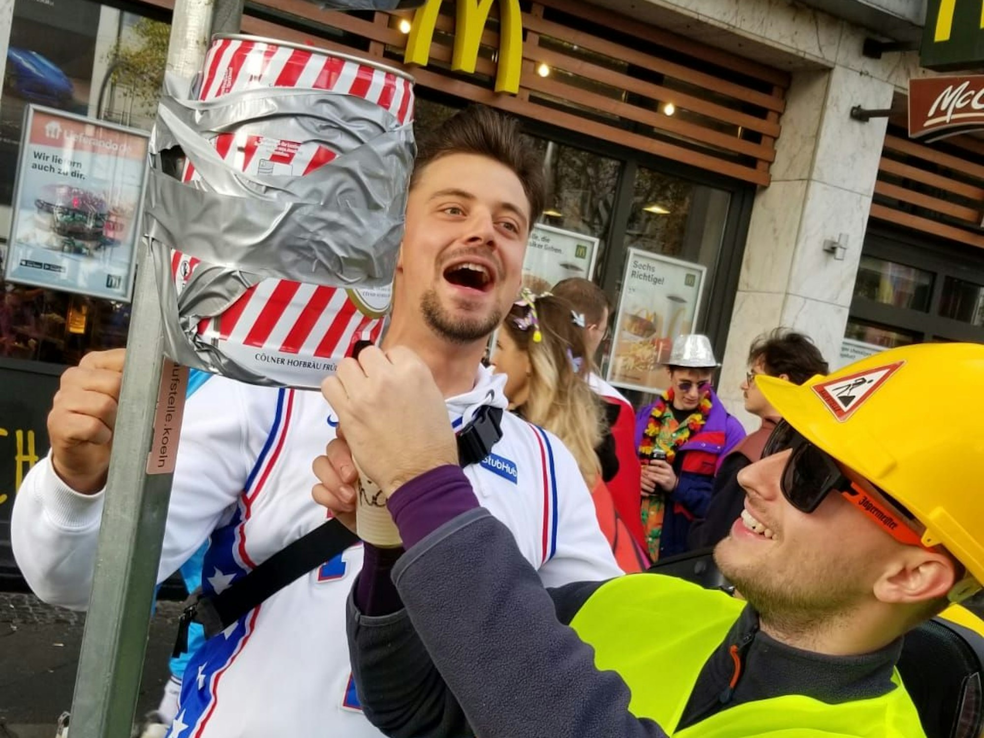 Seit 2017 steht die Saufstelle am 11.11. vor dem McDonalds am Barbarossaplatz.