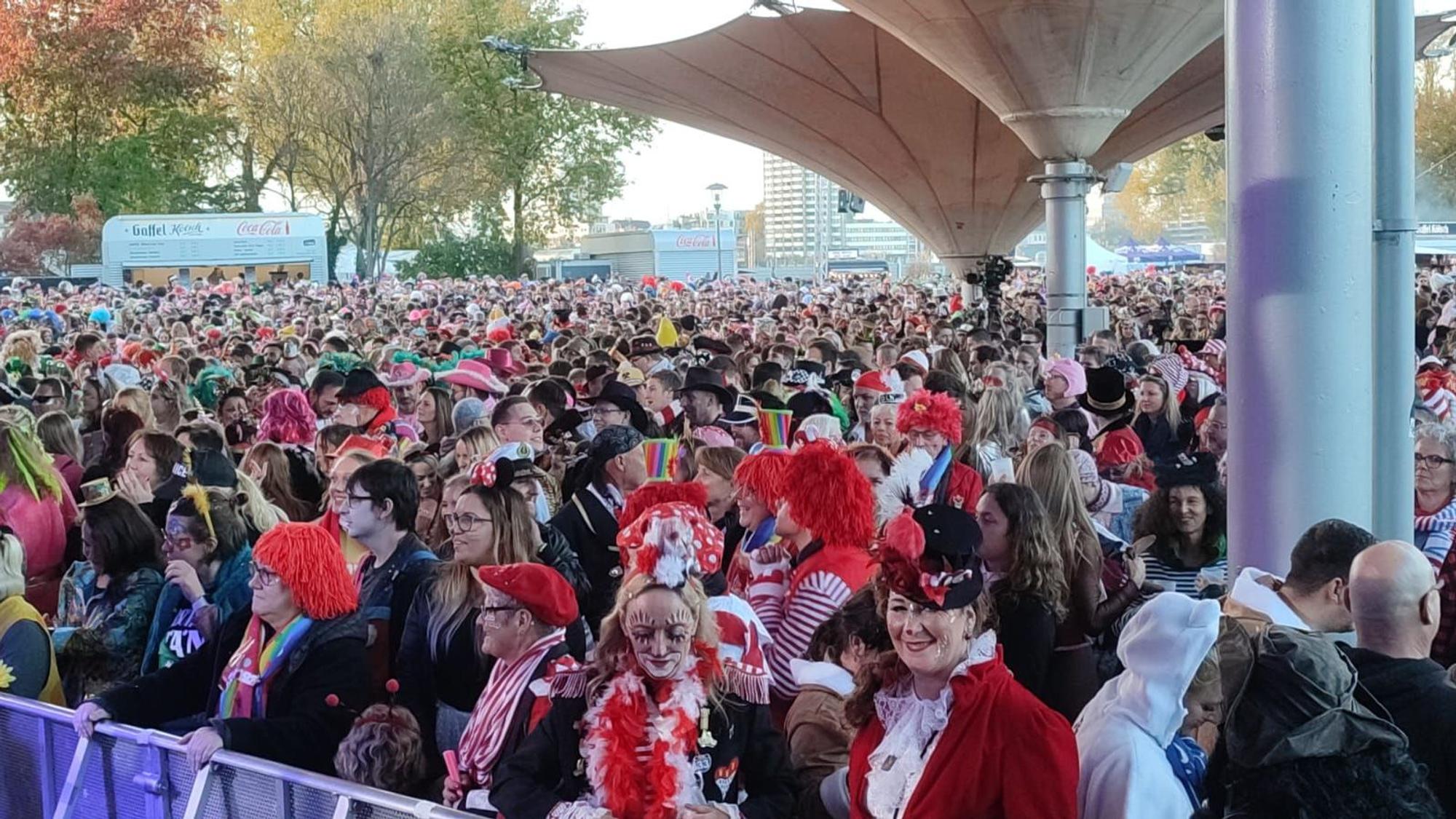 Sessionsauftakt im Kölner Tanzbrunnen.