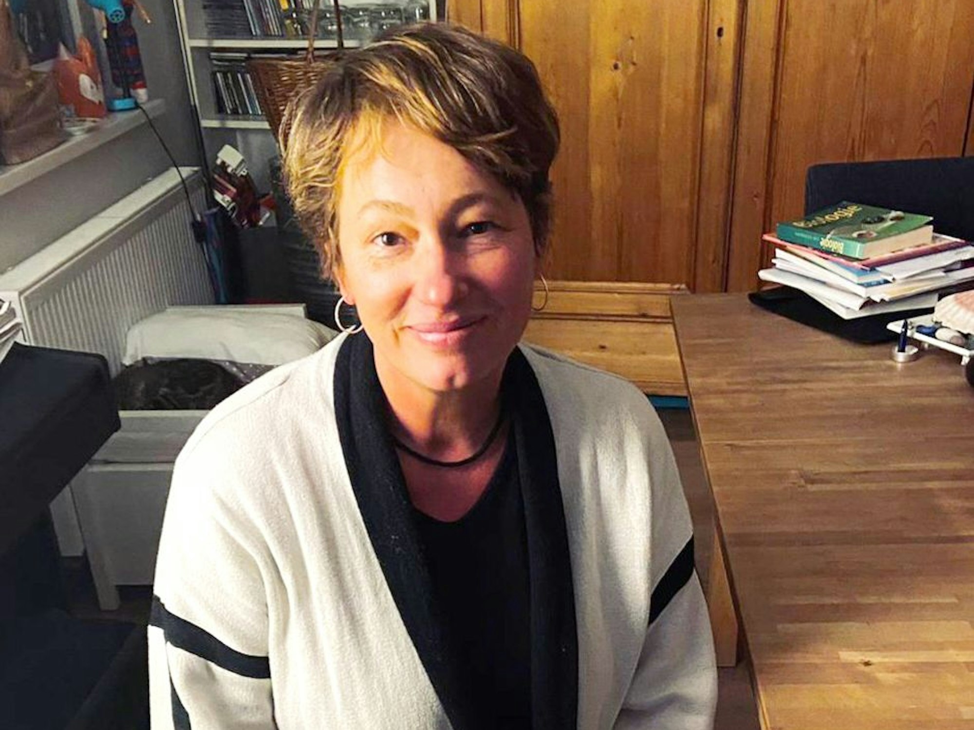 Anwohnerin Katrin Stein schaut in die Kamera.