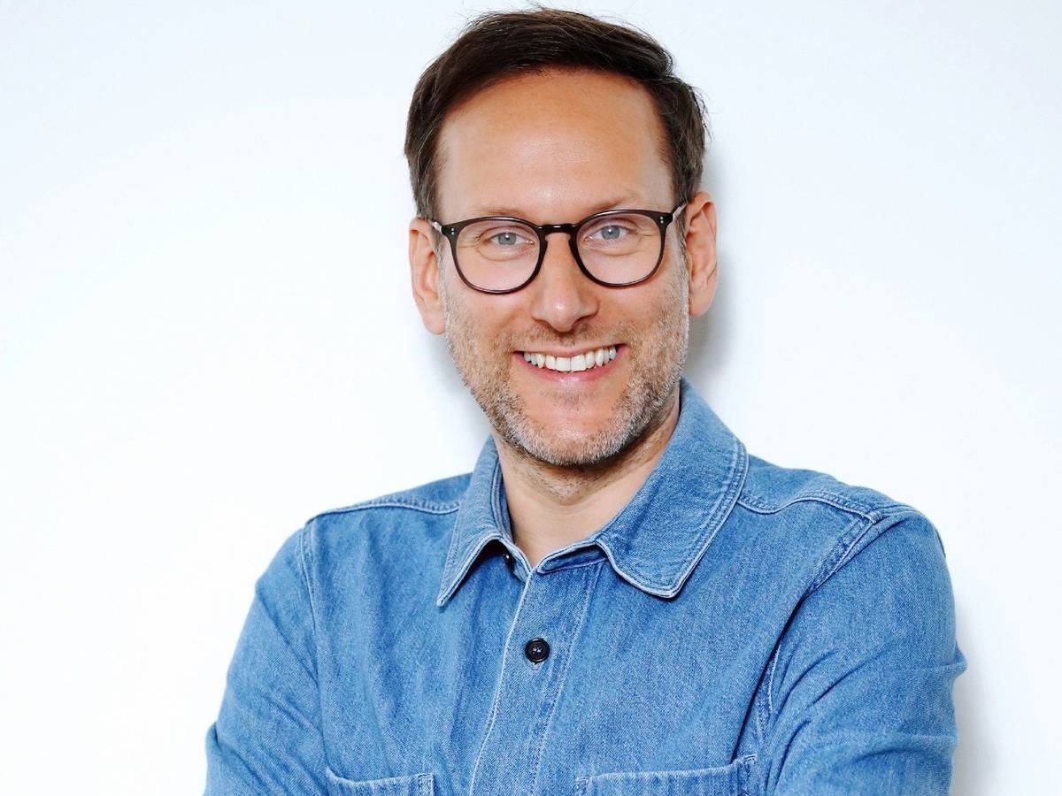 Simon Beeck steht seit März 2022 für das RTL-Frühmagazin „Punkt 6“ vor der Kamera.