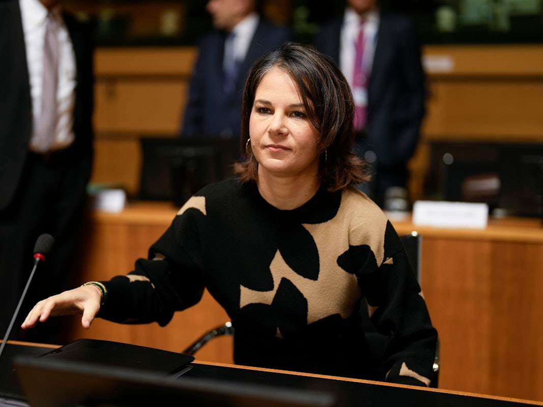 Annalena Baerbock (Bündnis 90/Die Grünen), Außenministerin, nimmt Mitte Oktober an einem Treffen der EU-Außenminister im EU-Ratsgebäude teil.