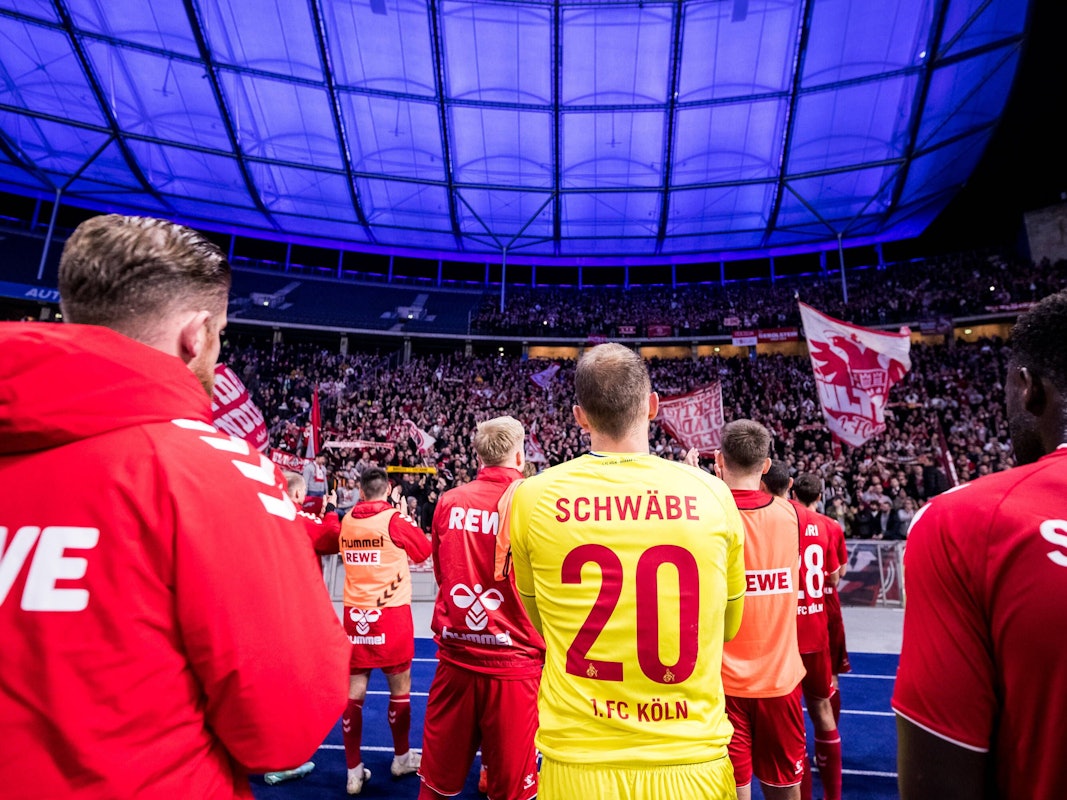 Die Spieler des 1. FC Köln bedankten sich am Samstag (12. November 2022) nach dem 0:2 bei Hertha BSC für die Auswärts-Unterstützung.