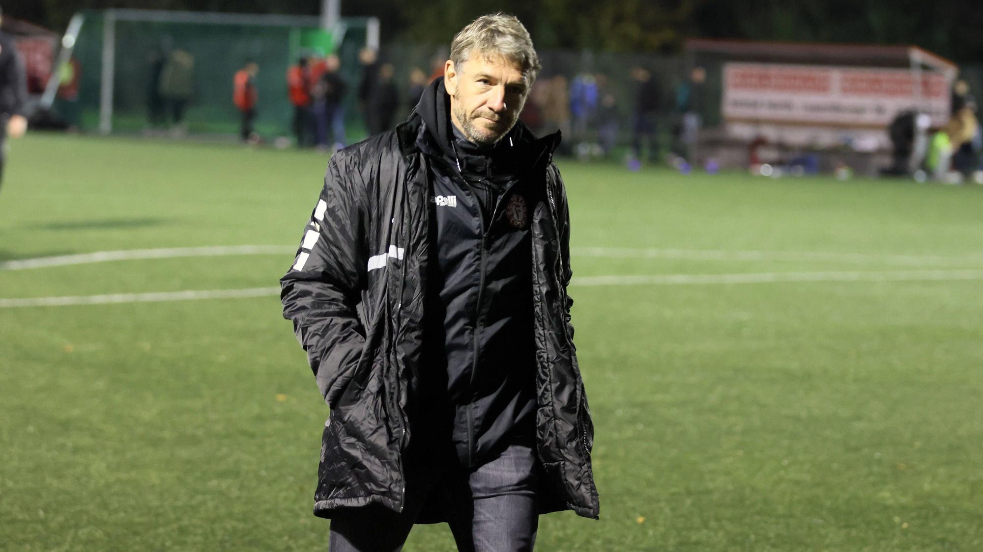 Trainer Markus von Ahlen Fortuna nach der Niederlage gegen Hürth.