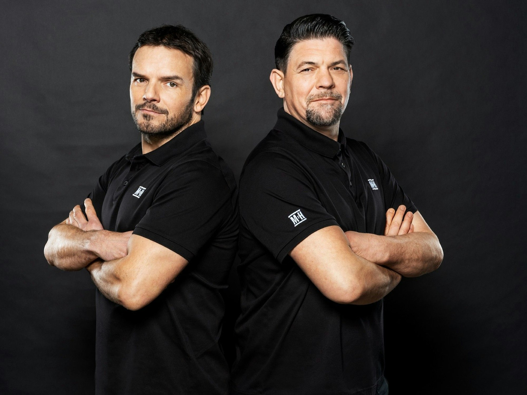 Steffen Henssler (l.) und Tim Mälzer
Die Verwendung des sendungsbezogenen Materials ist nur mit dem Hinweis und Verlinkung auf RTL+ gestattet.