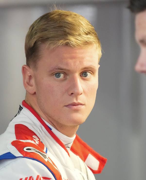 Haas-Pilot Mick Schumacher aus Deutschland kommt zum dritten Training des Großen Preises von Japan auf dem Suzuka Circuit in Suzuka, Zentraljapan, an.